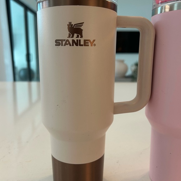 Two Stanley 40 oz tumblers - Picture 3 of 5